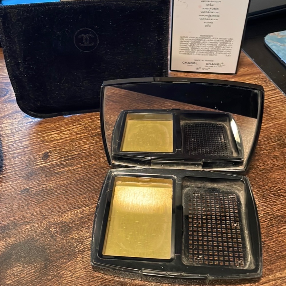 Chanel Refillable Luminous Matte Powder Makeup - Picture 2 of 4